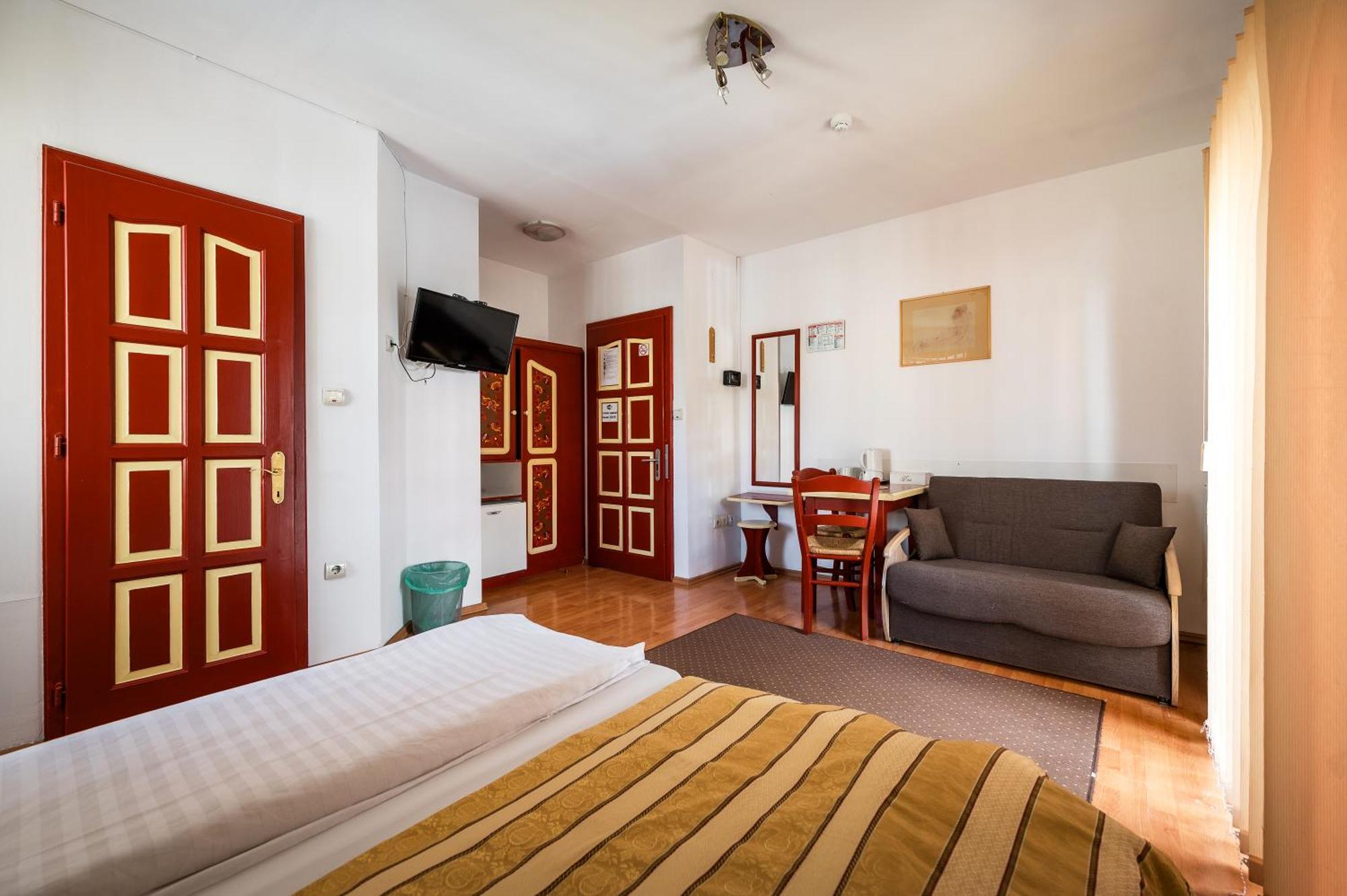 Hotel Sugas Sfantu Gheorghe  Exterior photo